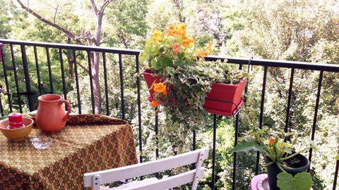 Agréable studio avec vue et balcon donnant sur la petite ceinture, mon logement  Paris, France Charmant studio avec balcon quartier Paris 14ème Entire place vacation rental 13665950