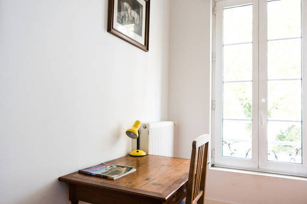 Please, contact before booking.<br /><br />4 km Bordeaux (30 min on the bus or f Bordeaux, France Small bedroom with the vue on the river Private room in rental unit vacation rental 41208164