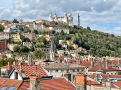 En plein quartier d'AINAY, au calme absolu,<br />Nous vous proposons une MAISON  Lyon, France unique! Maison sur 1 toit avec vue extraordinaire! Entire rental unit vacation rental 716382018144994376