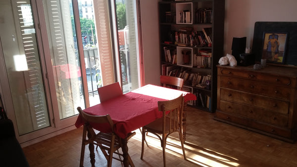 L'appartement est situé près de Barbès.<br />Très lumineux, il dispose d'un balc Paris, France Chambre pour un été parisien Private room in rental unit vacation rental 19675096