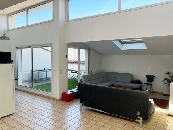 Appartement spacieux composé de 3 pièces (100 m2) au 3e étage sans ascenseur, si Bordeaux, France Appartement Tourny deux chambres avec terrasse Entire rental unit vacation rental 625958334053165562