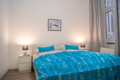 Ein schönes und modernes Zimmer mitten auf der berühmten Mariahilferstraße im Ze  Shopping Paradise Triple Room Mariahilfer Str. I Entire rental unit vacation rental 48182190