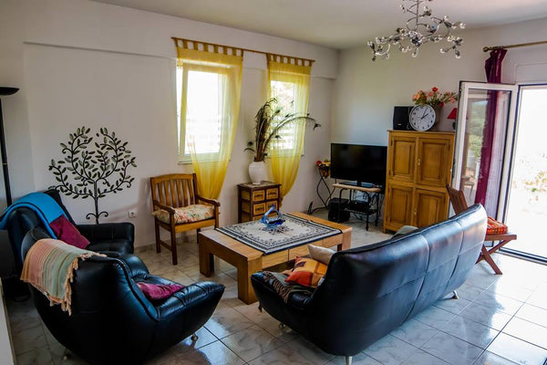 Big house that combines a peaceful, relaxing, comfortable and nature enviroment  Charleroi, Belgium Spacieuse villa au milieu des oliviers. Entire villa vacation rental 25004288