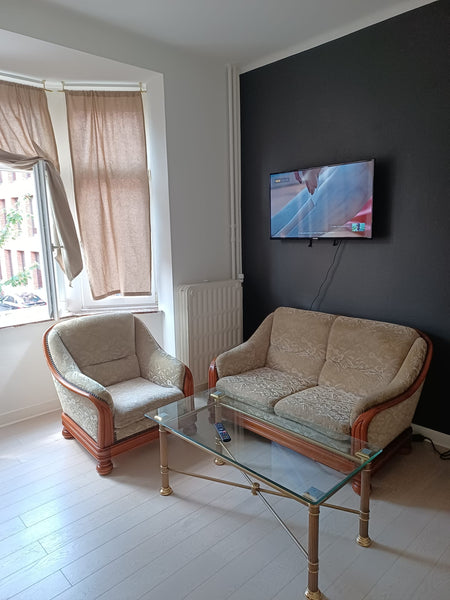 Je dispose de joli studio confortable et agréable dans une belle maison située e Brussels, Belgium Appartement jolie confortable avec coin barbecue Entire rental unit vacation rental 51460952