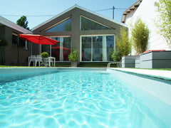 Au fond d'une impasse, ce loft, idéal pour une famille de 5 à 6 personnes (maxim Bordeaux, France Loft 150m² avec piscine et climatisation BORDEAUX Entire home vacation rental 1109639