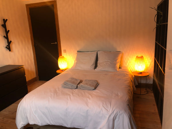Chambre double cosy dans maison de charme dans une rue calme. Notre maison est i Woluwe-Saint-Lambert, Belgium BXL-Chambre d'hôte - ptit déj /sdb/wc priv.-cosy Private room in bed and breakfast vacation rental 45458873