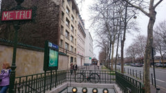 Studio Paris 7e Invalides. 20m du metro varenne (ligne 13) et 5 min à pieds métr Paris, France Beau studio à Paris 7e Invalides Entire rental unit vacation rental 11384167