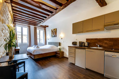 Located on the prestigious rue Saint-Honoré, this bright 2 people studio, recent  LOUVRE 4: CHARM & COMFORT - UPPER CLASS SUITE Entire rental unit vacation rental 13724665