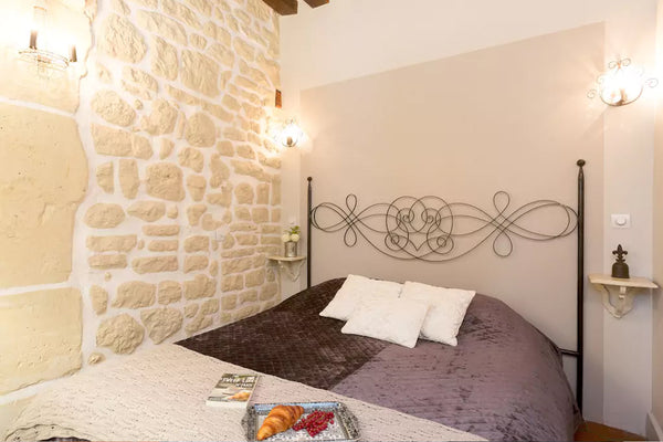 Charming One Bedroom Apt for up to 3 Guests on Exclusive Ile Saint Louis, Steps  Paris, France Peaceful Ile St Louis + Free Cruise Entire rental unit vacation rental 16565911