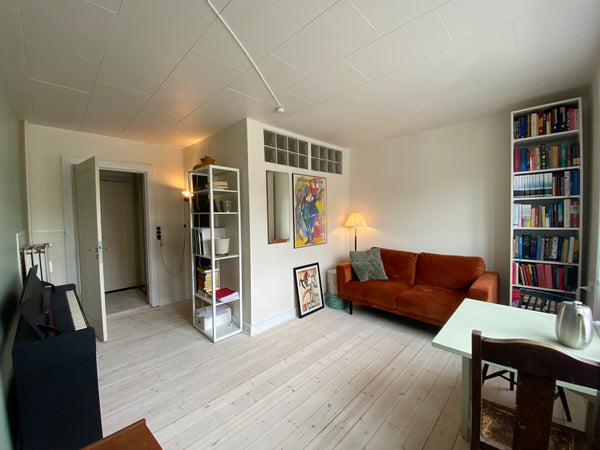 Nyd en stilfuld oplevelse i denne centralt beliggende bolig.<br /><br />I lejlig Copenhagen, Denmark Hyggelig, intim lejlighed med skønt køkken og bad Entire condo vacation rental 624368532396271586