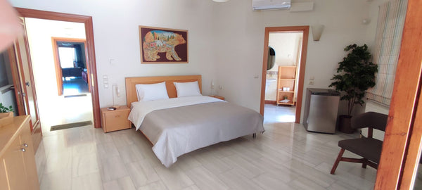 Chrysa's House is a modern studio located in front of the Koum kapi beach.<br />  Chrysa's House In front of the sea Entire rental unit vacation rental 663771682797278773