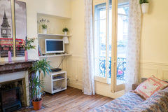 Joli appartement dans une vieille maison du quartier pavillonnaire de Mouzaia <b Paris, France Appartement quartier pavillonnaire Entire rental unit vacation rental 419758