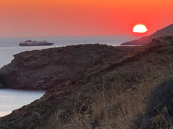 Σε αυτό το σπίτι θα νιώσετε πραγματικά σαν ένας νησιώτης! Τοποθετημένο στην πλαγ Athens, Greece Sunset Villa Tonia (2nd floor) Cycladic home vacation rental 35996853