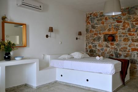The Oneiros triple Studio is a single room studio in Aegiali bay which fits 3 pe Aegiale, Greece Aegiali - Dimitra Studios Oneiros 0.5 Private room in rental unit vacation rental 27837376