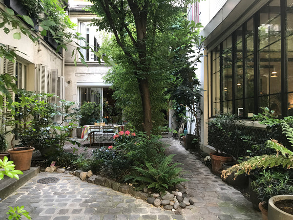 A lovely and spacious loft house in a hidden and peacefull courtyard in the live Paris, France Spacious loft house in Bastille with garden Entire loft vacation rental 16199349