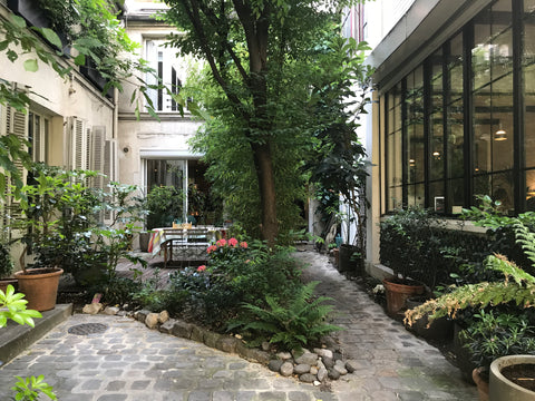 A lovely and spacious loft house in a hidden and peacefull courtyard in the live Paris, France Spacious loft house in Bastille with garden Entire loft vacation rental 16199349