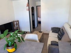 Bel appartement en retrait de la route avec 2 places de parking privé juste à cô  Appartement calme hors résidence Entire rental unit vacation rental 660960337812862210