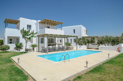 Α beautiful summer house with private swimming pool close to the beach, set in a Naxos, Greece Summer House, 3 bedrooms, private pool Cycladic home vacation rental 7087415