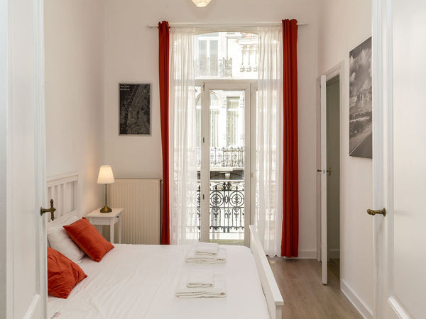Very nice 1 bedroom flat with good volume.<br />The decoration is of modern styl Geneva, Switzerland Appartement spacieux à Etterbeek Entire rental unit vacation rental 603264999787904622