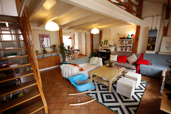 Located in a working class, quiet neighborhood. The apartment is 1291 sq. ft. It Paris, France Apartment full of character in the Haut Belleville Private room in rental unit vacation rental 16484655