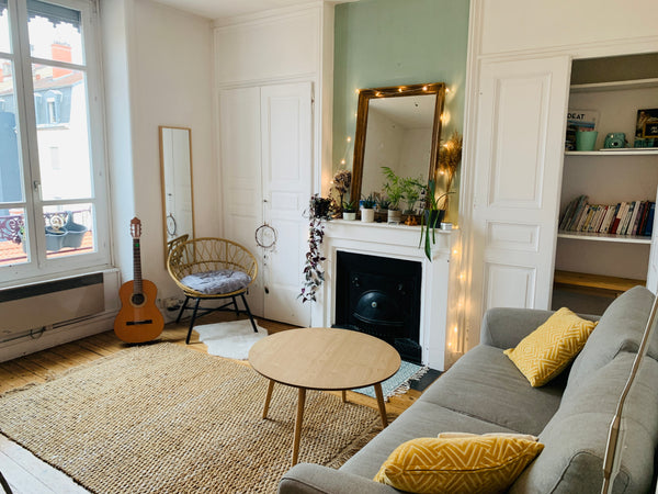 Bel appartement lumineux, chaleureux et paisible pour passer un séjour seul ou à Lyon, France Charmant T2 tout équipé en plein coeur de Lyon Entire rental unit vacation rental 53455549