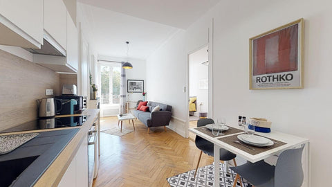 A beautiful 38 sq.m (409 square feet) apartment, entirely renovated, fully furni  6th arrondissement, quiet & bright 1 BD apartment Entire rental unit vacation rental 38126646