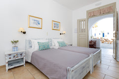 Room  for 1 person  can be for 2 with extra charge  with private balcony , A/C T Greece Our bed and breakfast that you will love Private room in guesthouse vacation rental 4159168