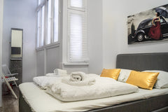 Ein schönes und modernes Zimmer mitten auf der berühmten Mariahilferstraße im Ze  Shopping Paradise Double Room Mariahilfer Str. E Entire rental unit vacation rental 649731813854330244