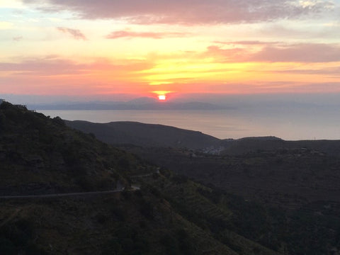 Beautiful traditional studio in Kea, very bright, overlooking the sunset, in exc Athens, Greece Enjoy sunset from a wonderful traditional studio Entire rental unit vacation rental 24440934