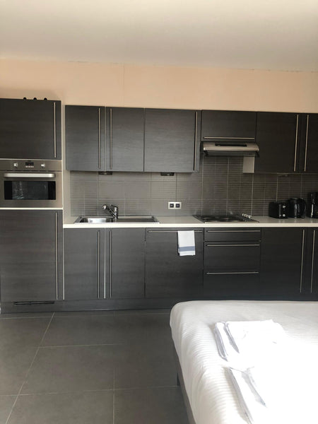 This amazing studio is located in a nice and calm neighborhood, within 850 meter Brussels, Belgium Studio Expo Center Entire rental unit vacation rental 668733646695961058