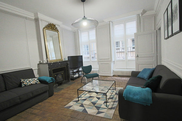 Au coeur du quartier Renaissance Saint Jean, au 1er étage d'un immeuble classé m Écully, France Vieux-Lyon au coeur de Saint Jean 55 m2 + garage Entire rental unit vacation rental 21733067