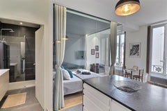 Places of Lights vous accueille dans un appartement entièrement rénové, style te Lyon, France Appartement refait à neuf - Loft - City Center Entire rental unit vacation rental 43955447