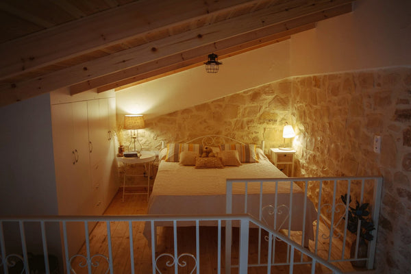 If you are willing to enjoy a traditional Cretan house only 3.5 klm from the Por Greece ¶The 