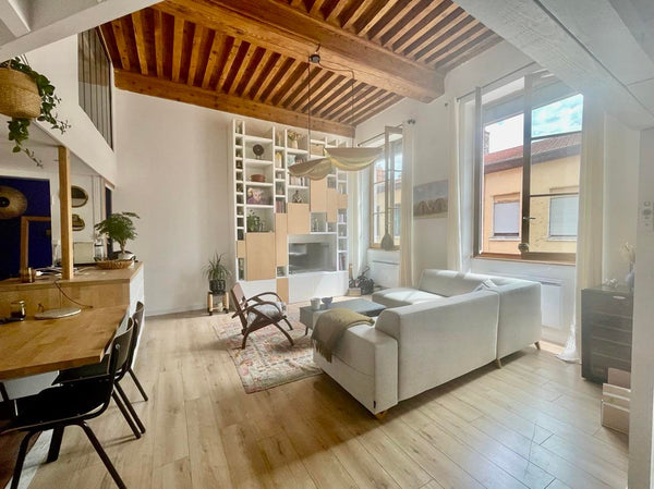 Au cœur du célèbre quartier de la Croix-Rousse, nous louons notre appartement co Biarritz, France Appartement typique canut à Lyon Croix-Rousse Entire rental unit vacation rental 649788813376877095