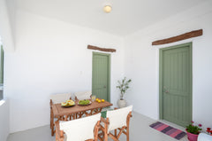 Newly renovated bijou holiday home near Mikri Vigla beach.Sleekly redesigned for  "Jasmine" -Bijou holiday home in Mikri Vigla Cycladic home vacation rental 37012378