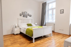 Eine hübsches Zimmer mit Gemeinschaftsbad im Herzen Wiens mitten im Botschaftsvi  Charming Double Room - Ideal for Long Stays Private room in rental unit vacation rental 52770745