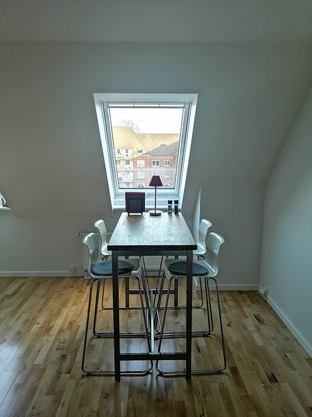 Nice and cosy room. Perfect for an overnight or short stay.<br /><br />Close to  Copenhagen, Denmark Cozy room ! Close to City centre :) Private room in rental unit vacation rental 34387740