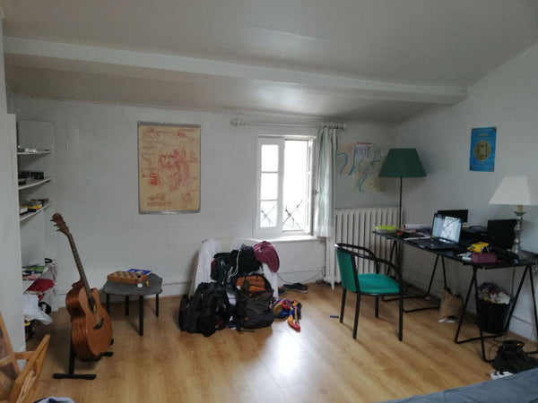Bonjour,<br />je sous-loue ma jolie chambre pendant le mois d'août. Plus courtes Heidelberg, Germany Chambre dans colocation à 10min de Perrache Private room in rental unit vacation rental 36597910