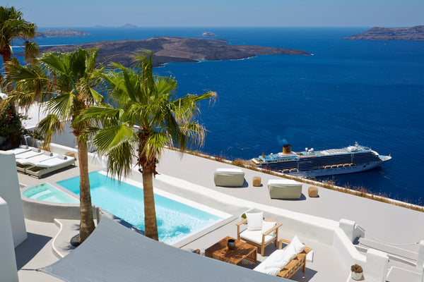 At the highest spot in the capital, on the way to Imerovigli, the guest reaches   Villa Aura, volcano view, heated pool and jacuzzi Entire villa vacation rental 5199542