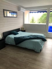 Ce logement est très lumineux et tout proche de toutes les commodités sur Blanqu Blanquefort, France Chambre Private room in condo vacation rental 38792773