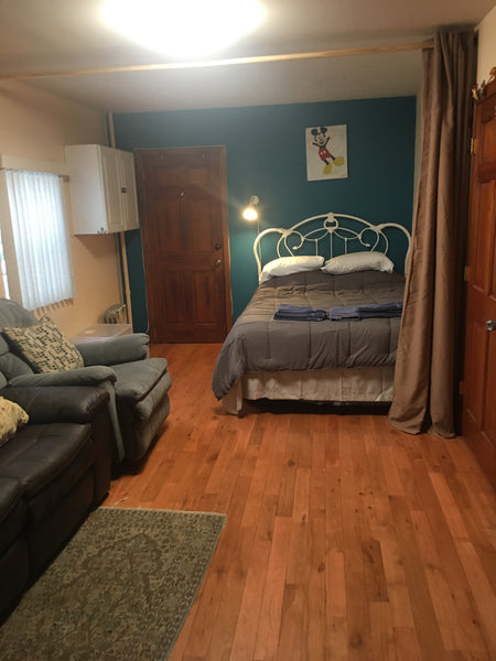 Cozy House, close to 'A' subway train, shops (Manhattan 45-60 minutes on train)  Honolulu, HI Home in Queens · 1 bedroom · 1 bed · 1 bath Entire home vacation rental 50229406