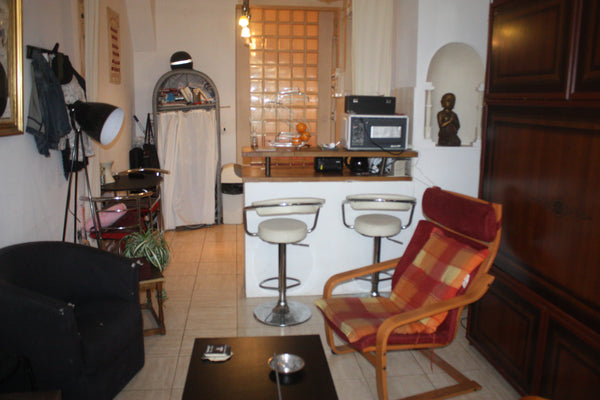 old shop renovated in apartment, based in the 17th arrondissement in the distric Paris, France CHARMANT PETIT LOFT 32m2 PARIS 17È Entire rental unit vacation rental 3665976
