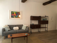 Ruim 1 slaapkamer appartement op 1e verdieping in historisch gebouw gelegen midd  Hip appartement te huur centrum Antwerpen Entire rental unit vacation rental 33520917