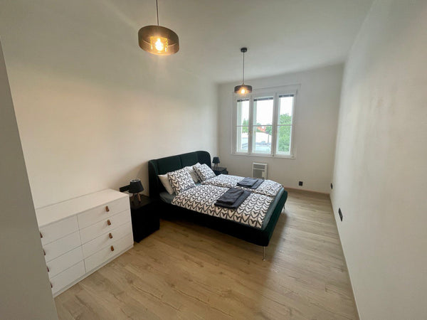 Spacious apartment with an area of 50 square meters in a quiet location next t  Modern new flat near city centre Entire condo vacation rental 630475981102014558