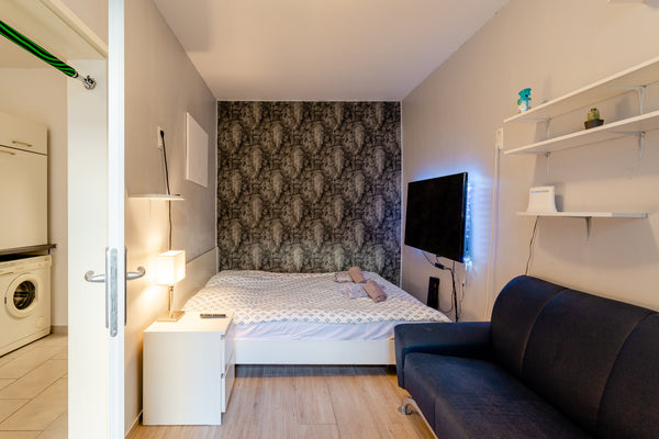 A modern and cozy one room apartment in the heart of Vienna 5 minutes from Belve Vienna, Austria Modern,cozy and central Flat in Vienna Entire rental unit vacation rental 51537955