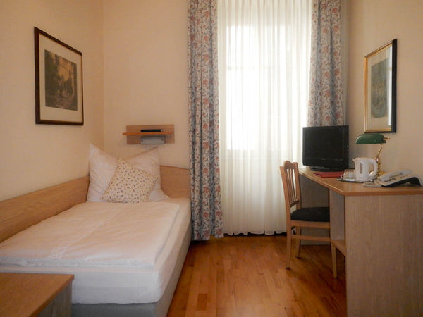 Welcome in your comfortable and exclusive hotel in Vienna city!<br />We are alre  Single Room | Hotel Graf Stadion Room in boutique hotel vacation rental 53472141