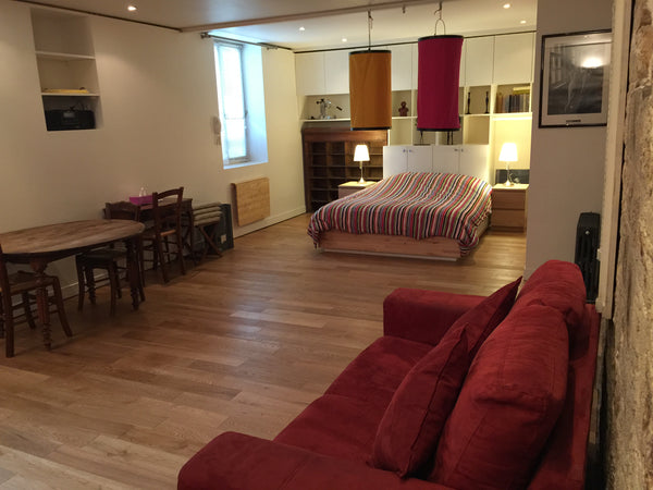 In a 19th century town house. <br />Away from the street, large studio on privat Paris, France Spacious & Quiet Bedroom w/ Garden Entire rental unit vacation rental 4894506