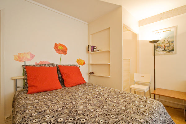 Furnished rental  BAIL MOBILITE   <br />(lease of 1 month to 10 months)  Tenant  Paris, France Studio 8 Montmartre Entire rental unit vacation rental 50738