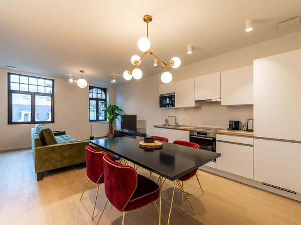 Enjoy an elegant and central accommodation in an upscale area of the capital. Th Brussels, Belgium Studio spacieux dans un immeuble de style Horta Entire rental unit vacation rental 649046200854658324