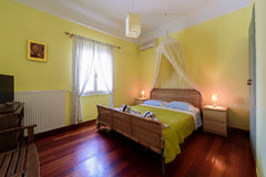 Jasmine is 10 minutes away by feet from nearby beaches Comito, Agathopes and Fet Athens, Greece Jasmine of Poseidonia . Cyclades. Aegean Sea. Entire home vacation rental 42782133